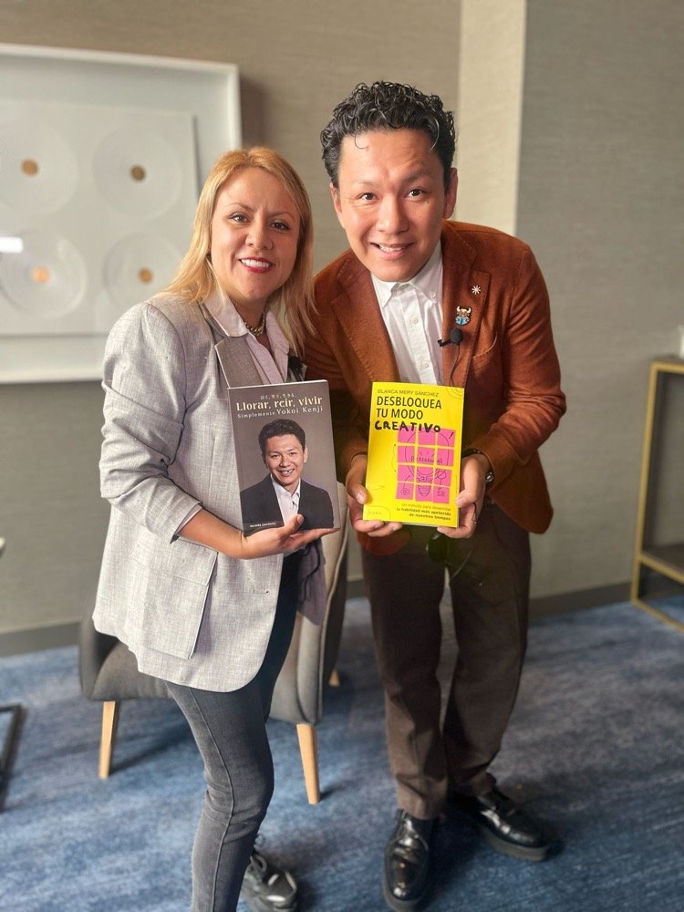 Blanca Mery Sánchez con su libro Desbloquea tu modo creativo